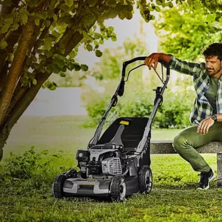 Ekspert STIGA radzi: jak wybrać kosiarkę spalinową?